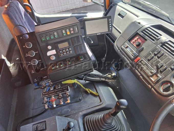 1 LKW-Großkehrmaschine Mercedes-Benz Atego 1823 mit Brock-Kehrmaschinenaufbau – foto 13 – kavel bij Zoll-Auktion, Schwäbisch Hall