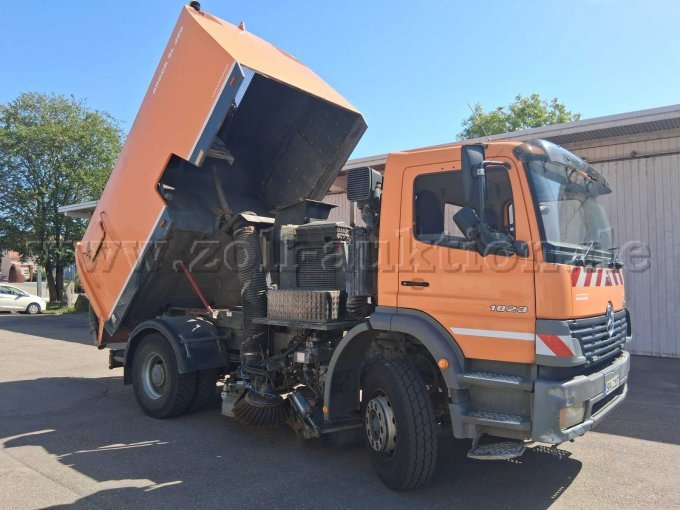 1 LKW-Großkehrmaschine Mercedes-Benz Atego 1823 mit Brock-Kehrmaschinenaufbau – foto 2 – kavel bij Zoll-Auktion, Schwäbisch Hall