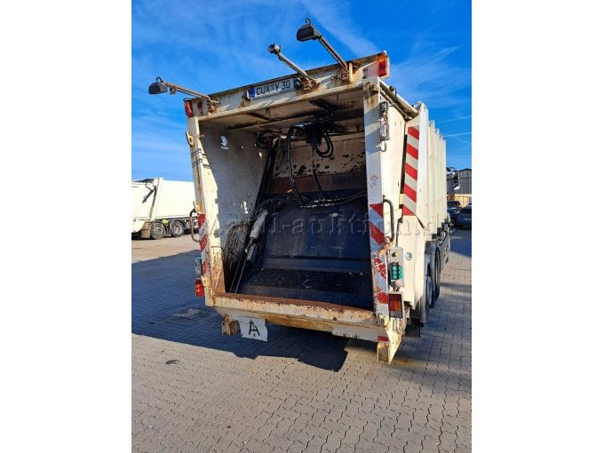Müllwagen MAM TGA 26.320 - Heck