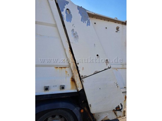 Müllwagen MAM TGA 26.320 - Heckteil links