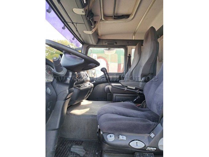 Müllwagen MAM TGA 26.320 - Fahrerhaus Innen links