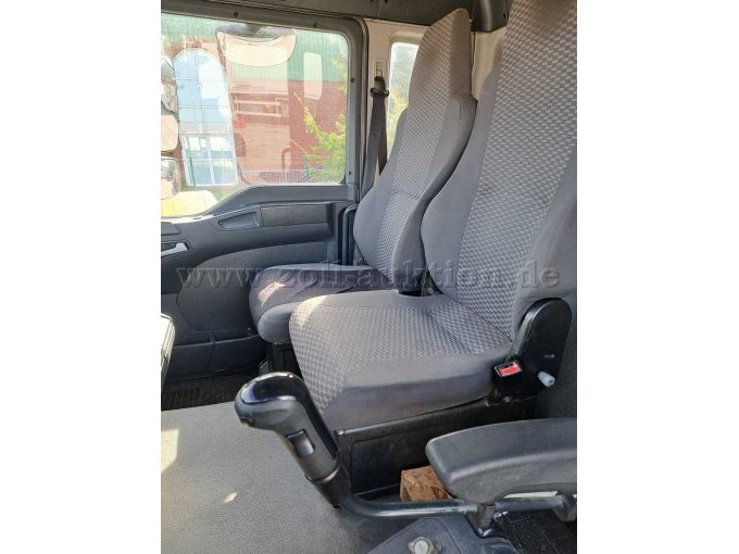 Müllwagen MAM TGA 26.320 - Fahrerhaus innen rechts