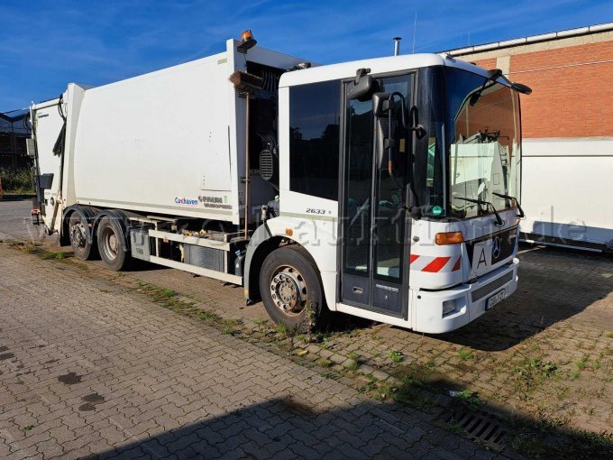 Müllwagen MB ECONIC 2633 - Front rechts