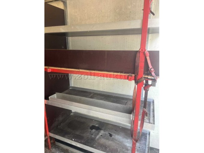 verbautes Regalsystem