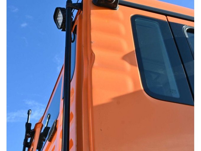 Kabine hinten rechts eingedrückt