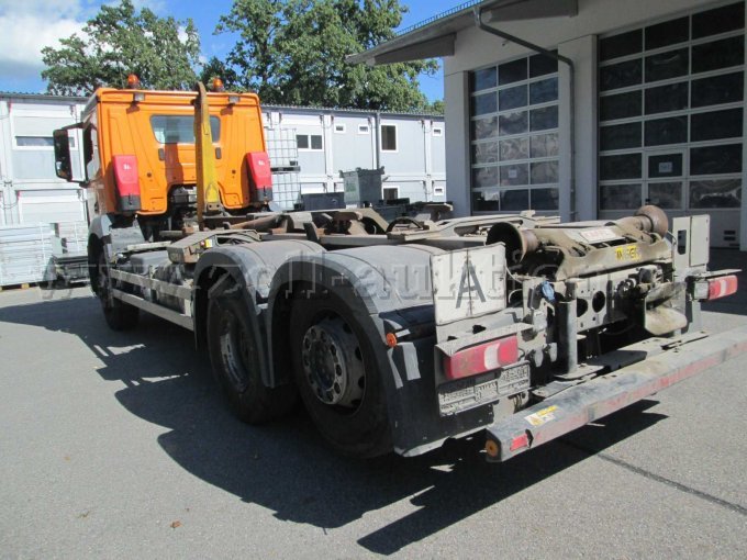 1 LKW Abrollkipper Mercedes Benz Arocs 2643 (Wagen 506) – foto 7 – kavel bij Zoll-Auktion, Raubling