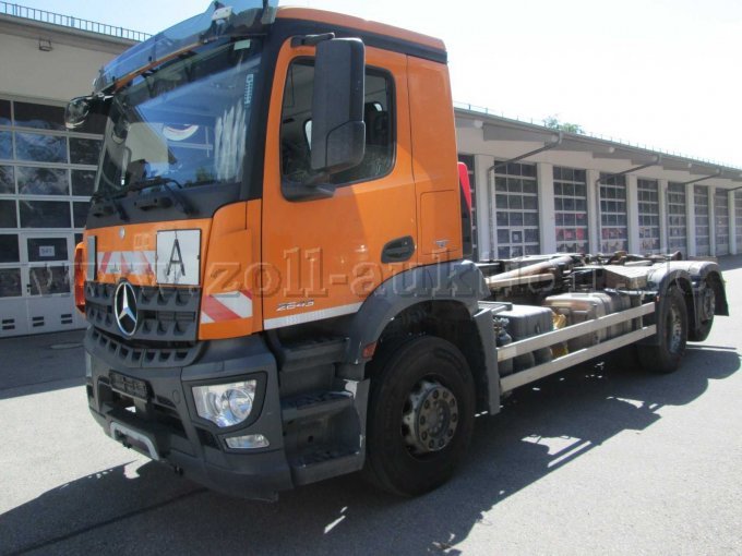 1 LKW Abrollkipper Mercedes Benz Arocs 2643 (Wagen 506) – foto 5 – kavel bij Zoll-Auktion, Raubling