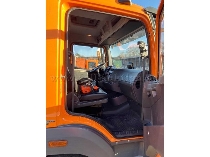 Innenraum von rechts