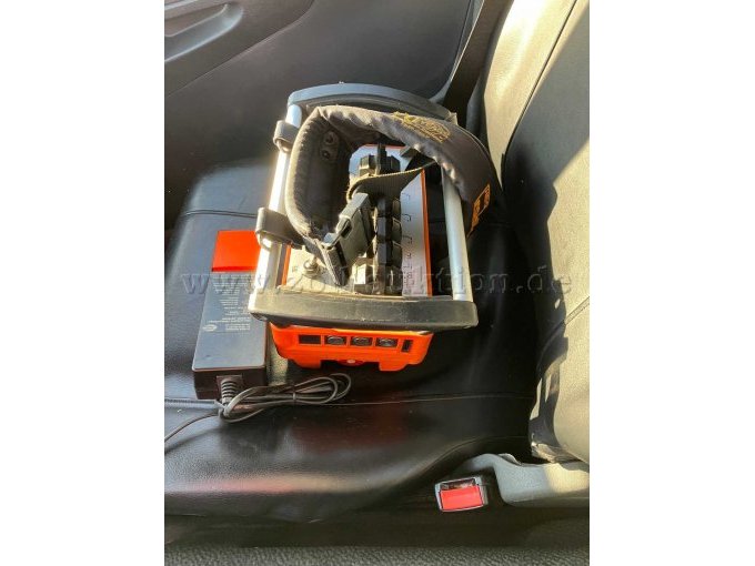 Fernbedienung vom Kran und Ladegerät