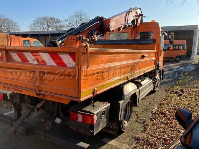 Fahrzeug von hinten rechts