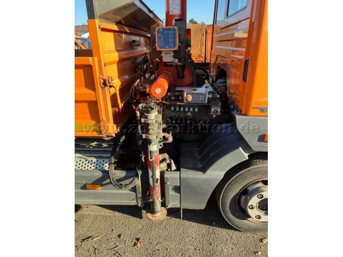 Kranstützbein mit
Kranbedienung rechte Seite