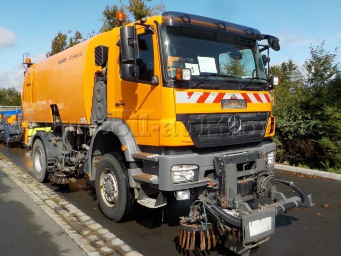 Frontansicht Kehrmaschine