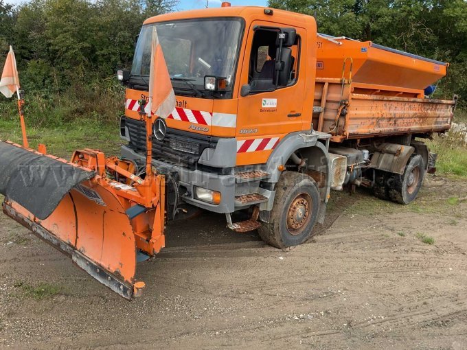Front- und Seitenansicht Lkw