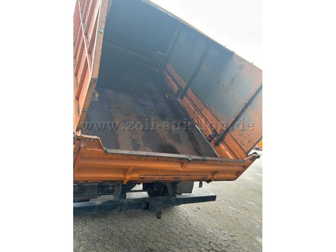 Ladefläche mit Aufbau