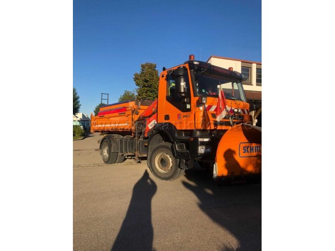 1 LKW IVECO B044 mit Kipper und Winterdienstausrüstung – foto 3 – kavel bij Zoll-Auktion, Gersthofen