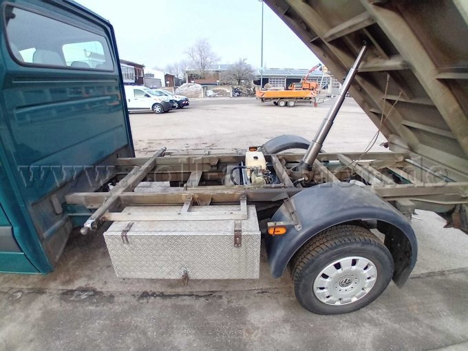 Seitenansicht links Kiste und Rahmen mit Kipperstempel