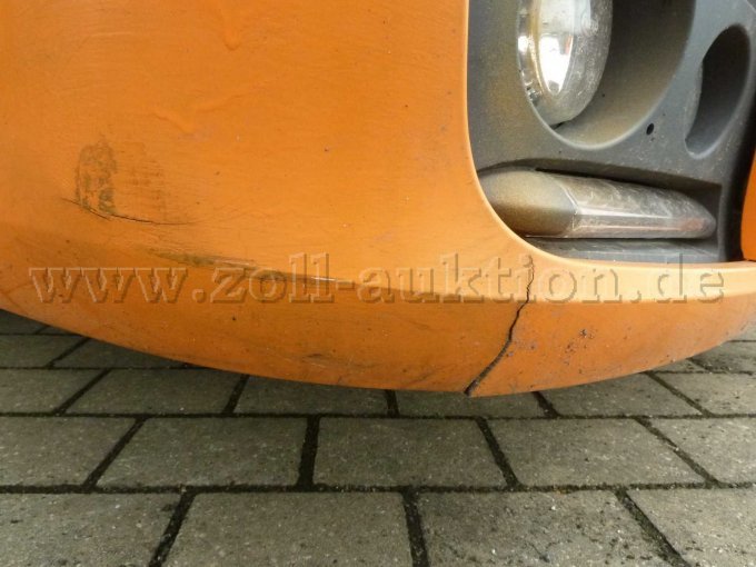 Stoßstange vo. re. gebrochen / angefahren