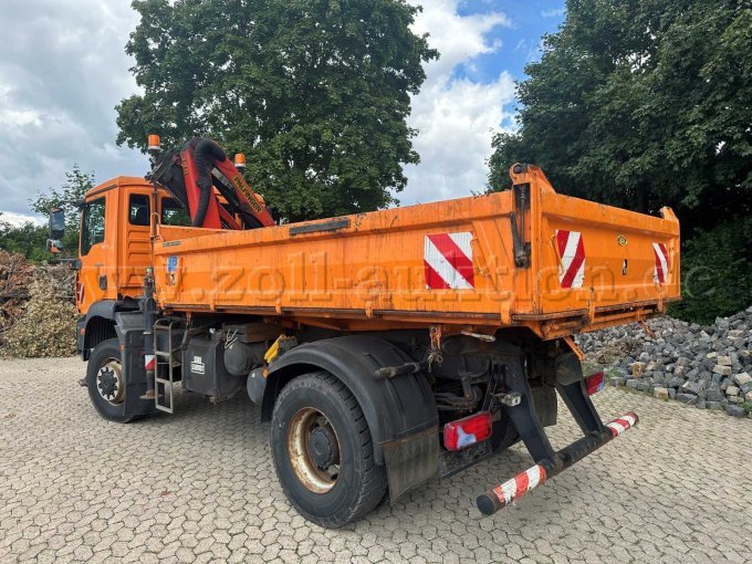 LKW hinten von links