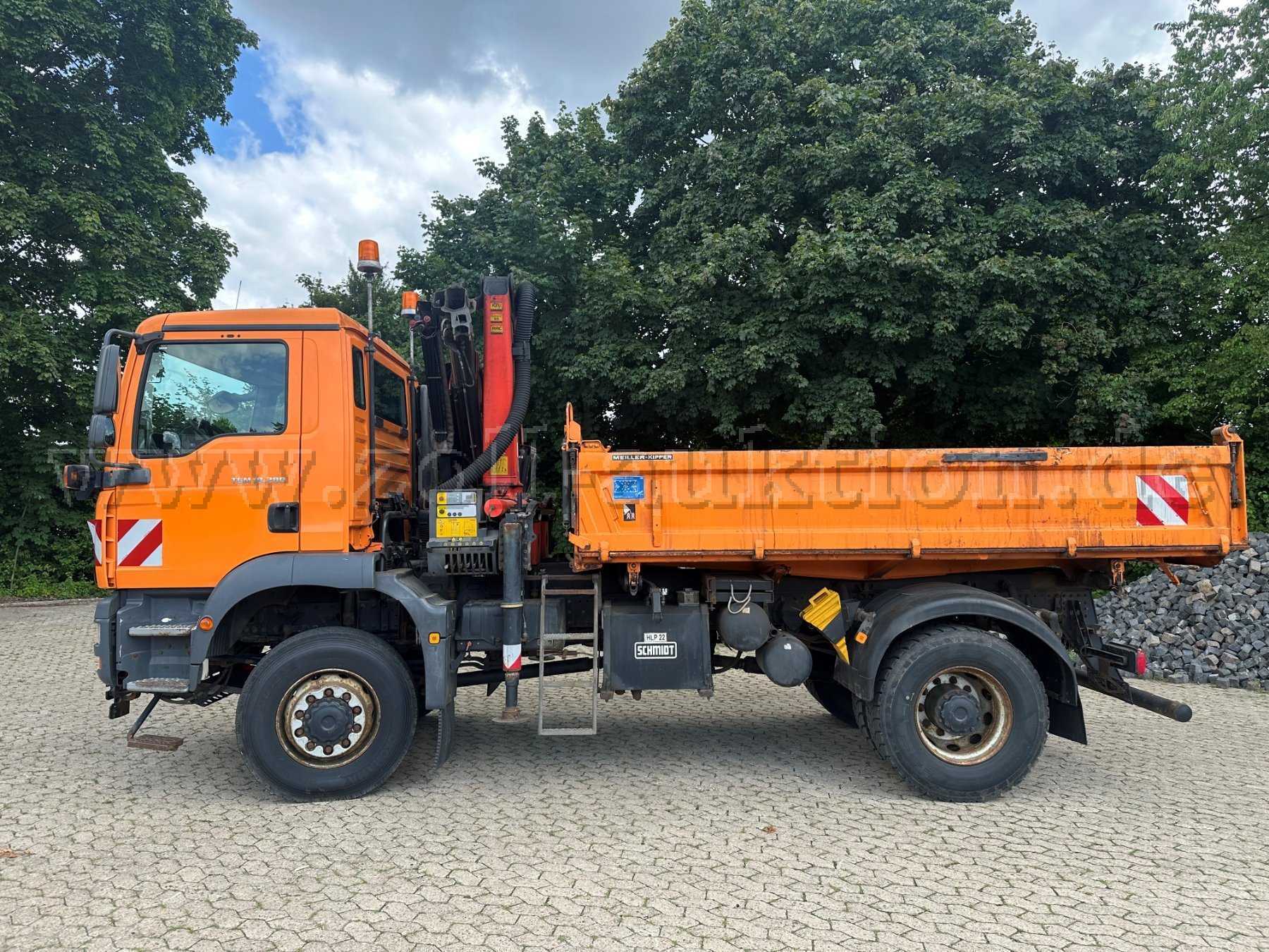 LKW von links