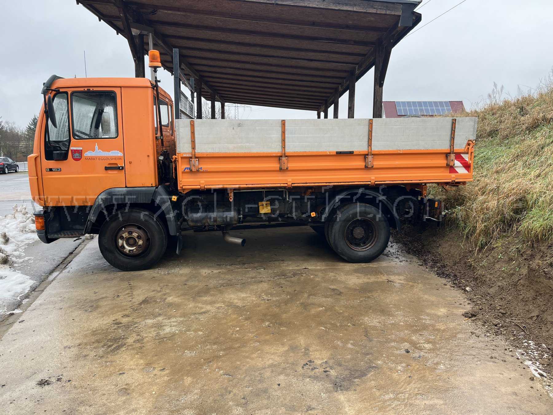 Seitenansicht mit Rost und Aufsatzbordwand