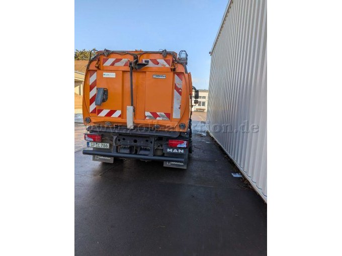 Kehrmaschine von hinten