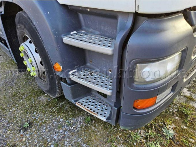 Starke Gebrauchsspuren dem Alter entsprechend vorhanden