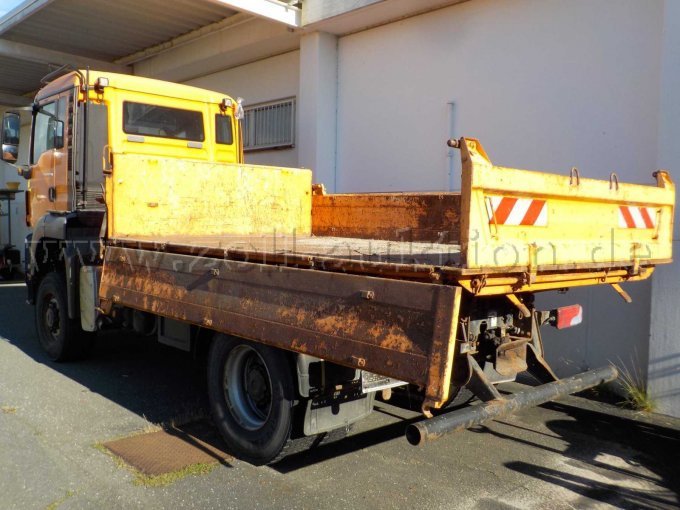 Heck- und Seitenansicht LKW