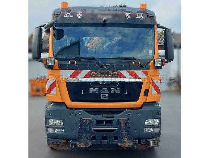 1 LKW MAN TGS 26.400 6X4H-2 BL mit Kran und 3-Seiten Kipper defekt – foto 2 – kavel bij Zoll-Auktion, Passau