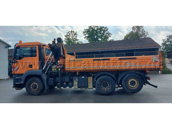 1 LKW MAN TGS 26.400 6X4H-2 BL mit Kran und 3-Seiten Kipper defekt – foto 7 – kavel bij Zoll-Auktion, Passau