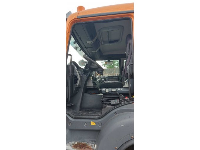 1 LKW MAN TGS 26.400 6X4H-2 BL mit Kran und 3-Seiten Kipper defekt – foto 9 – kavel bij Zoll-Auktion, Passau