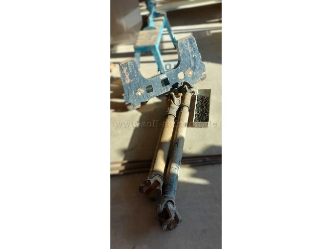 Ausgebaute Antriebswelle und Anbauplatte