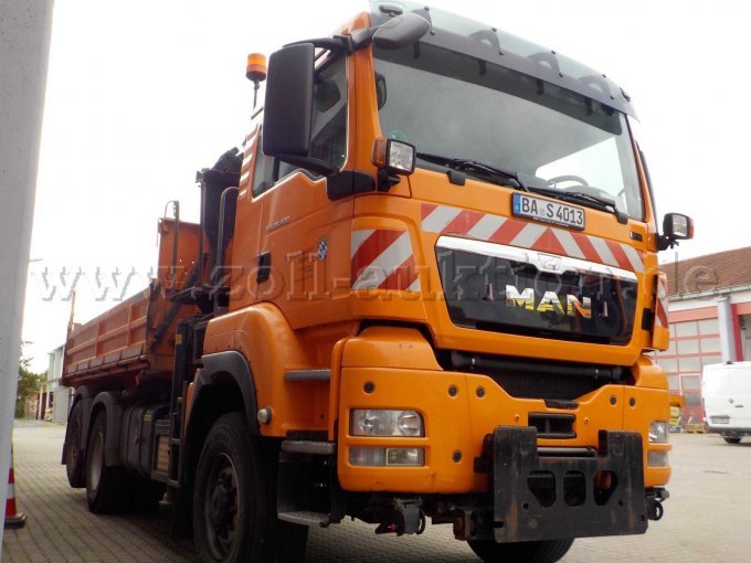 Front- und Seitenansicht LKW