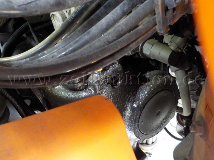 Detailbild undichtes Lenkgetriebe