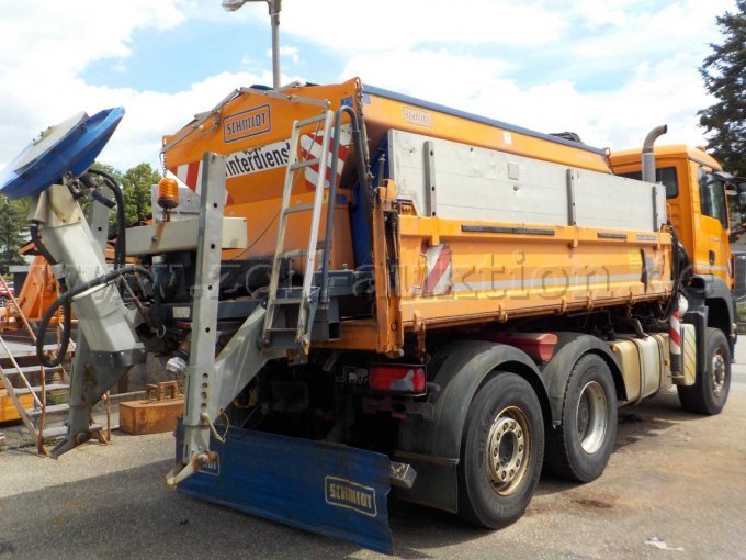 Heck- und Seitenansicht LKW