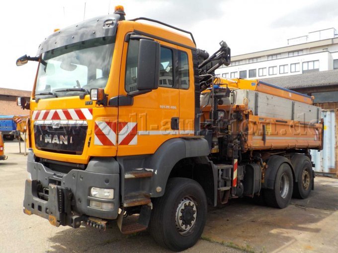 Front- und Seitenansicht LKW