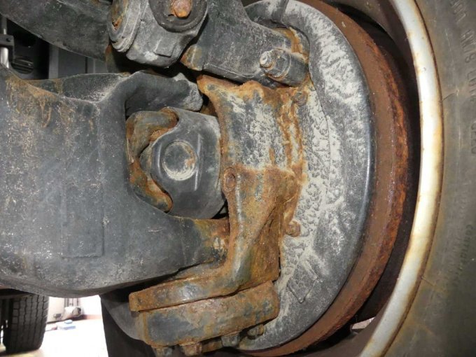 1 vrachtwagen MAN TGS, laadkraan HMF, strooier Küpper, kiepwagen Meiller – Beschadigd – foto 7 – kavel bij Zoll-Auktion, Amberg
