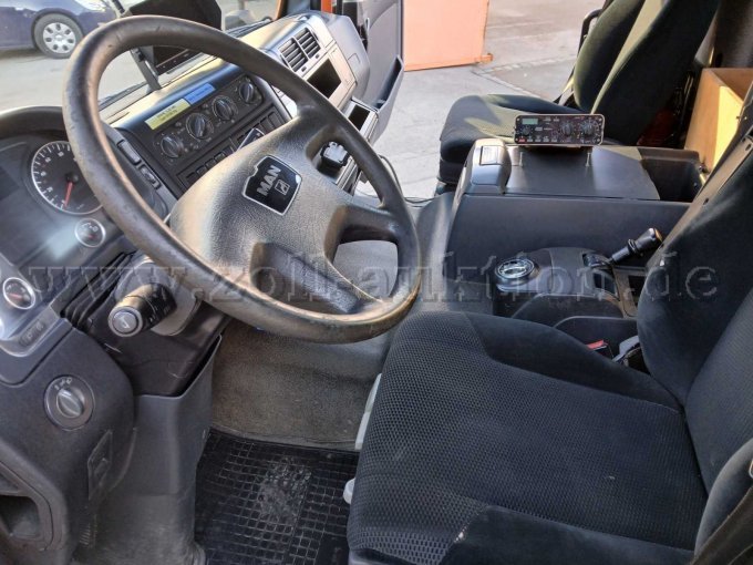 LKW MAN - innen Fahrerseite