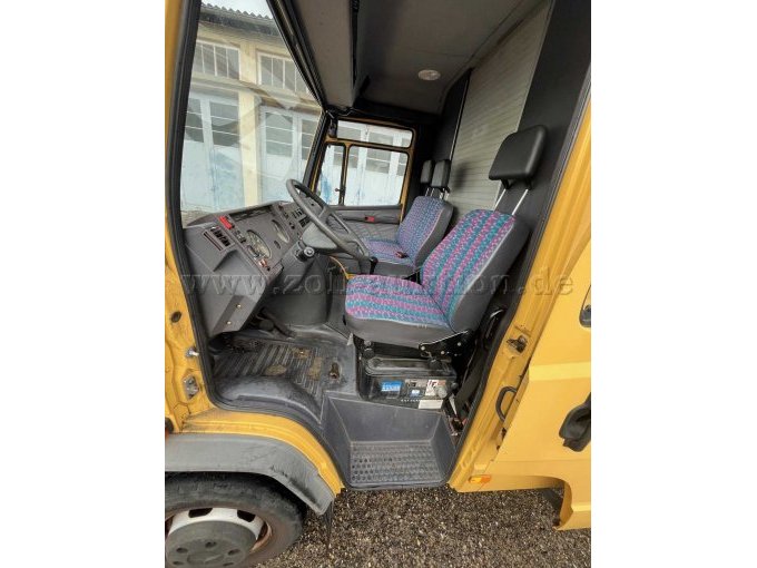 Einstieg Fahrerseite