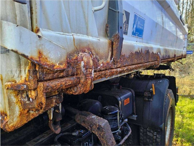 Unterfahrschutz, Kompressorleitung und Diverse starke Rostansätze