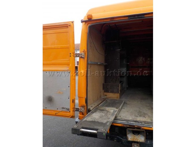 Detailbild ausfahrbare Arbeitsfläche aus Laderaum