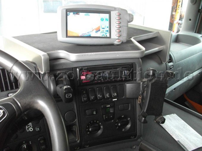1 LKW Scania – Faun-Zöller Müllsammelfahrzeug G 400 8x2 bedingt funktionsfähig – foto 7 – kavel bij Zoll-Auktion, Schwabach