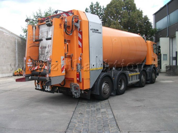 1 LKW Scania – Faun-Zöller Müllsammelfahrzeug G 400 8x2 bedingt funktionsfähig – foto 4 – kavel bij Zoll-Auktion, Schwabach