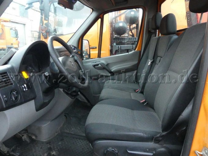 Blick in die Fahrerkabine I