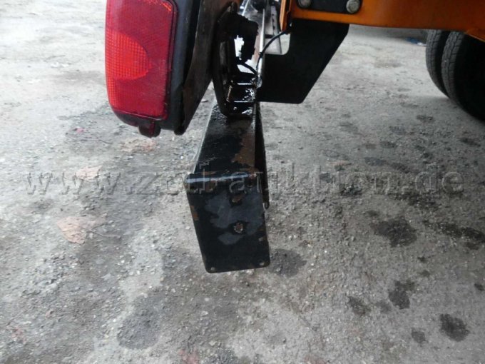 Schaden an der hinteren Stoßstange