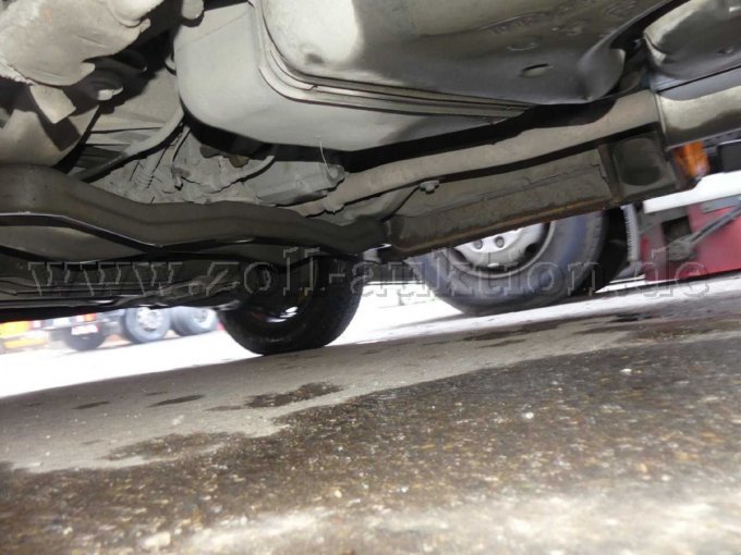 Blick unter das Fahrzeug I