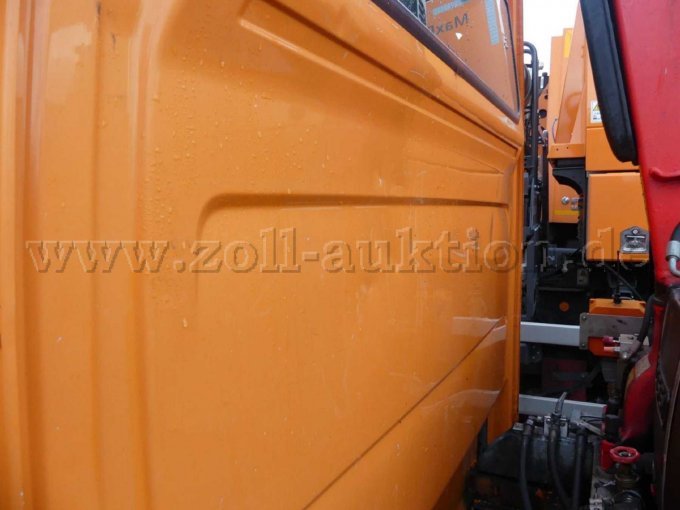 Fahrerkabinenrückwand mit Gebrauchsspuren