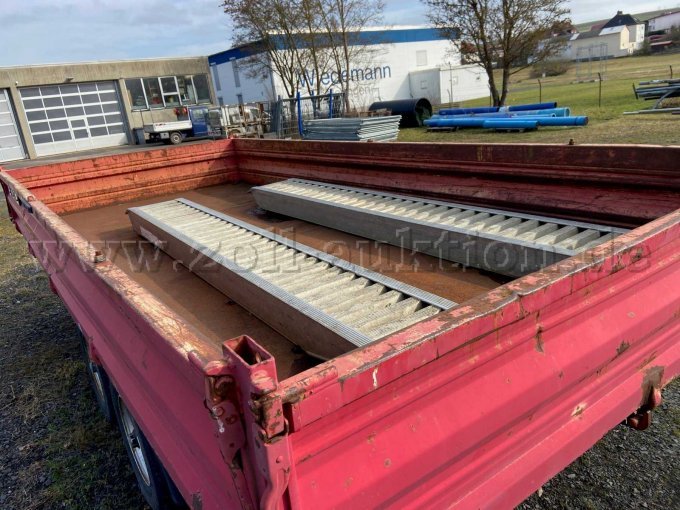 Hänger mit Auffahrrampen