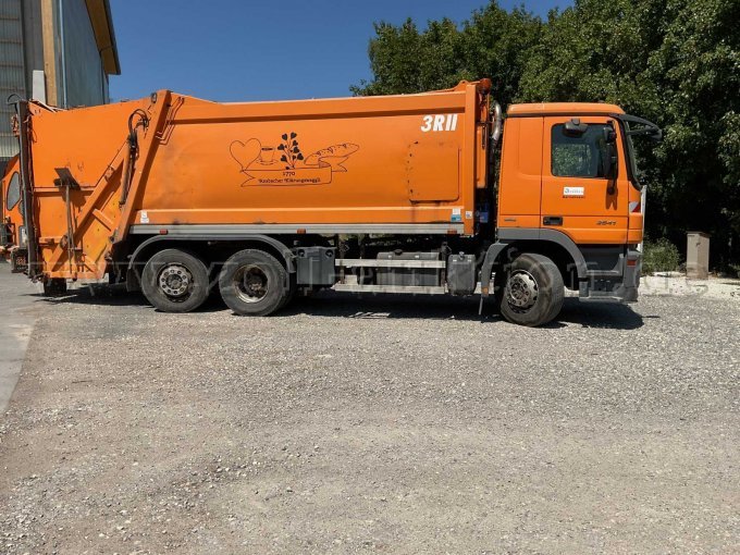 Seitenansicht Müllfahrzeug