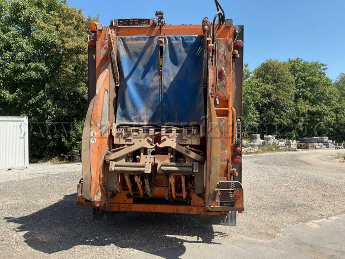 Heckansicht Müllfahrzeug