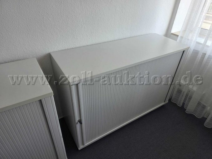 Schrank 1geschlossen